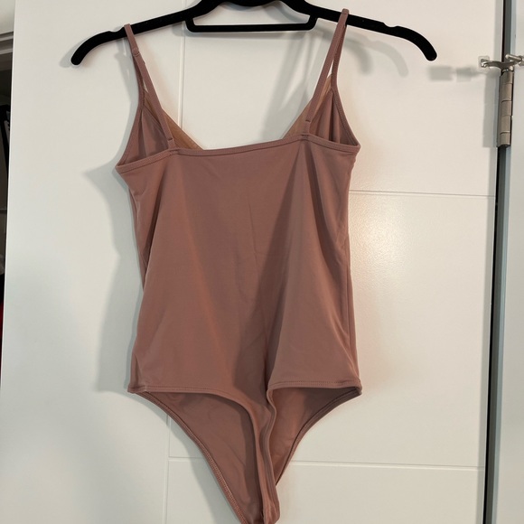 ARITZIA Babaton Dusty Rose Bodysuit S - Picture 2 of 2